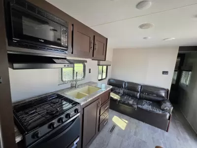 Used 2018 KZ Sportsmen 260BH — photo 16