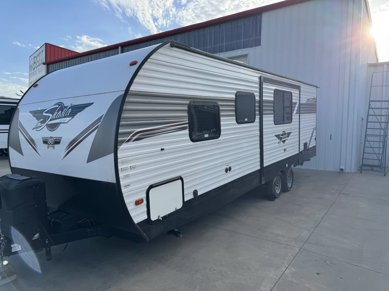 2022 Shasta 25RB travel trailer kitchen and dining area available at Bell Camper Sales in Bartlesville, Oklahoma