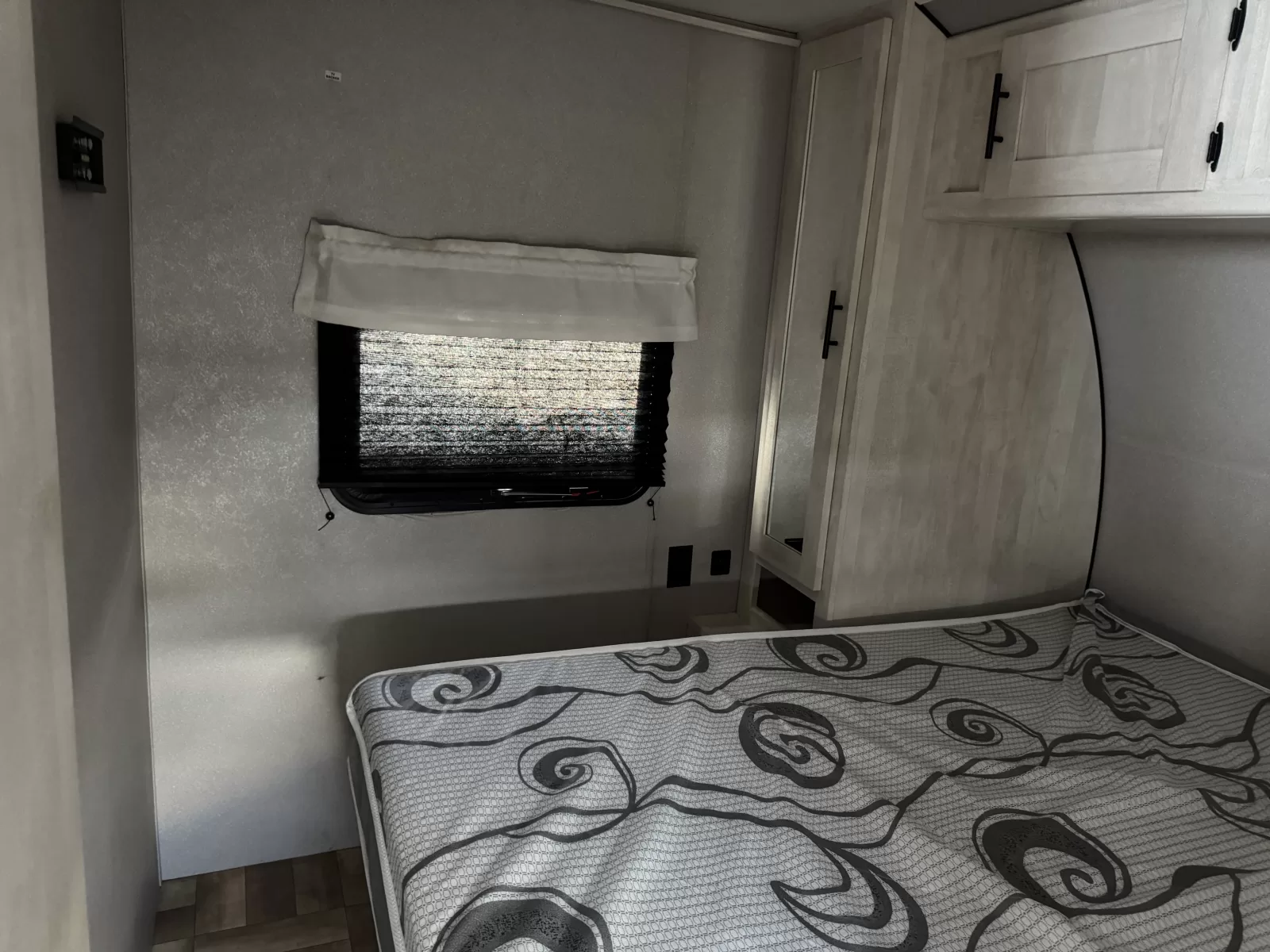 2022 Shasta 25RB travel trailer overhead view available at Bell Camper Sales in Bartlesville, Oklahoma