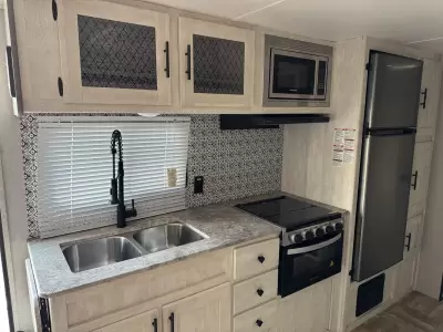 Used 2022 Shasta RVs Shasta 25RB — photo 21
