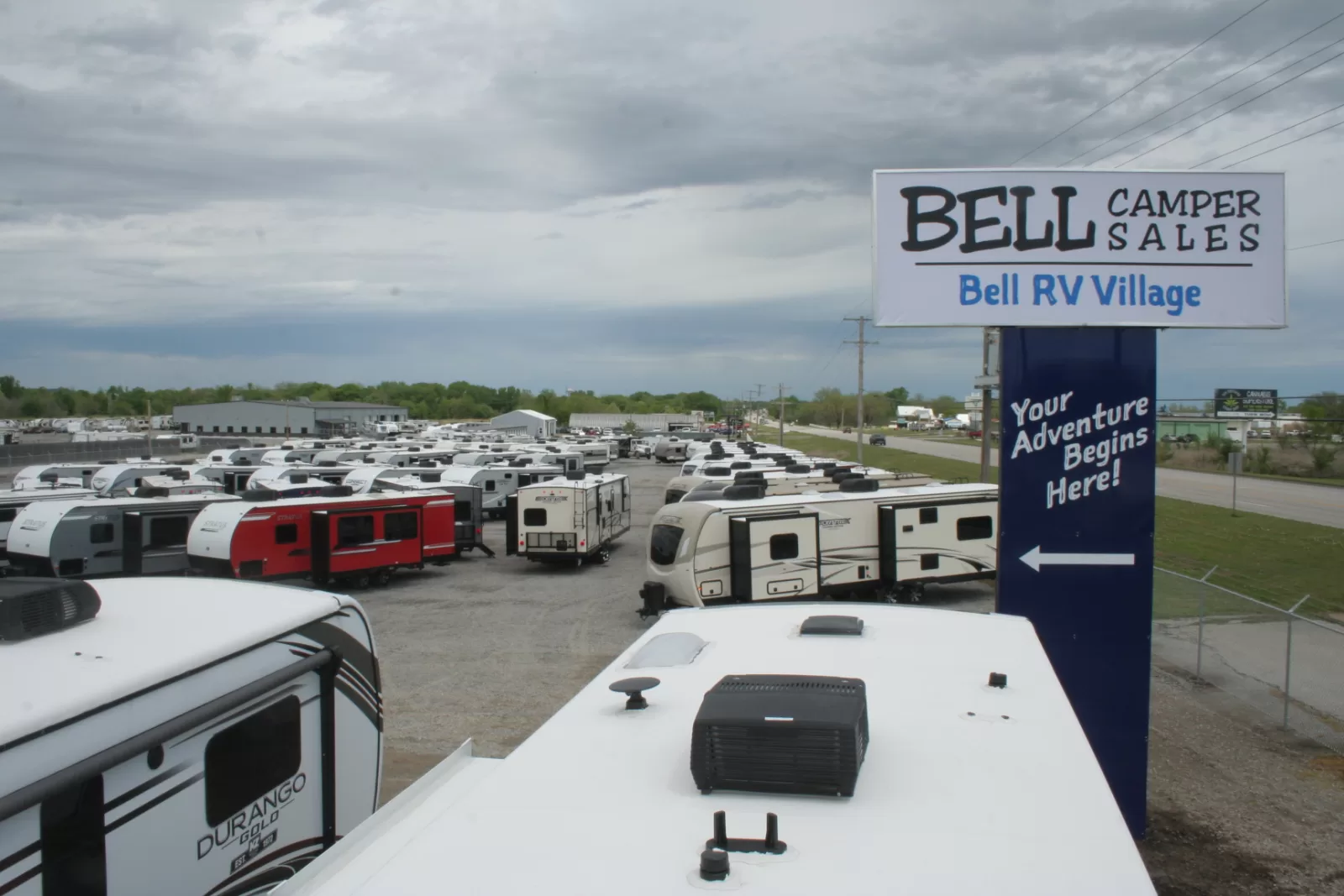 2027 Shasta Oasis 30RKS travel trailer living area available at Bell Camper Sales in Bartlesville, Oklahoma