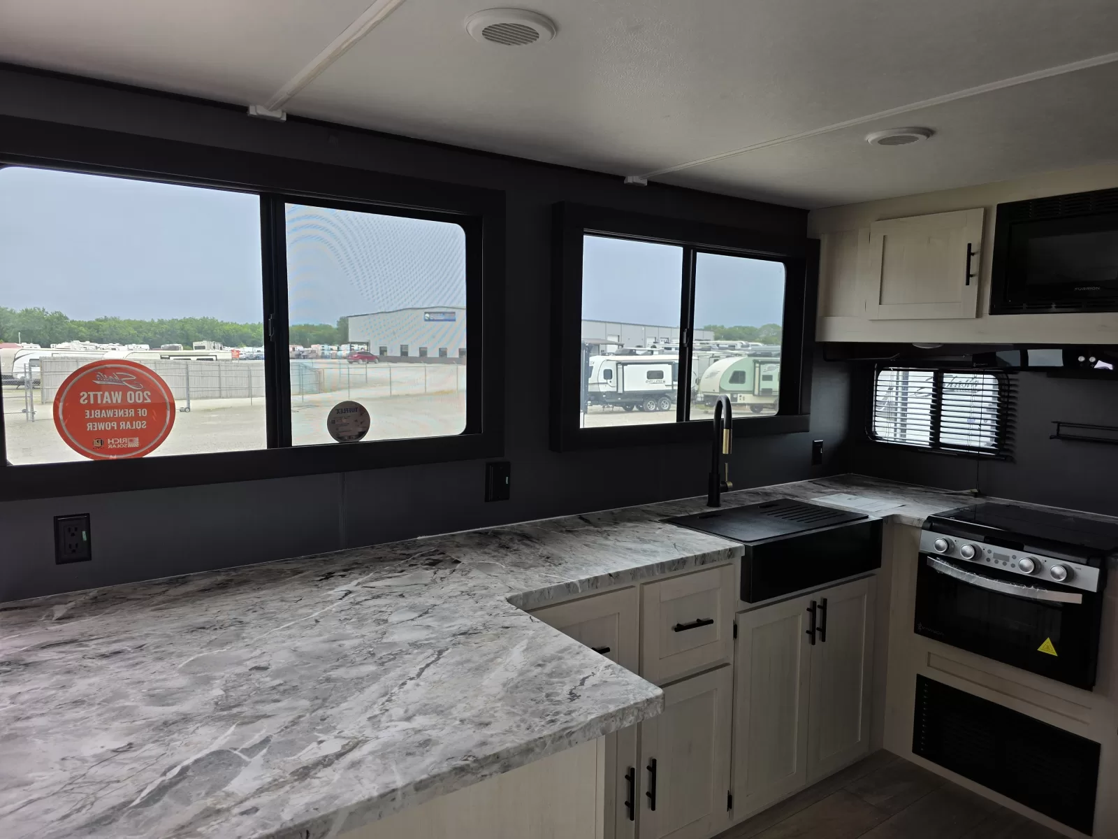 2027 Shasta Oasis 30RKS travel trailer amenities view available at Bell Camper Sales in Bartlesville, Oklahoma