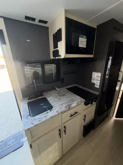 New 2027 Shasta Oasis 18DBL — photo 11