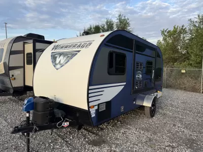 Used 2017 Winnebago Minnie Drop 170K — photo 3