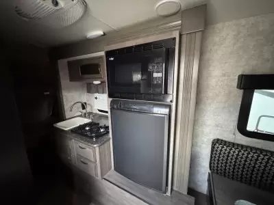 Used 2017 Winnebago Minnie Drop 170K — photo 6
