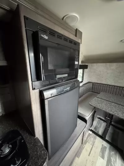 Used 2017 Winnebago Minnie Drop 170K — photo 11