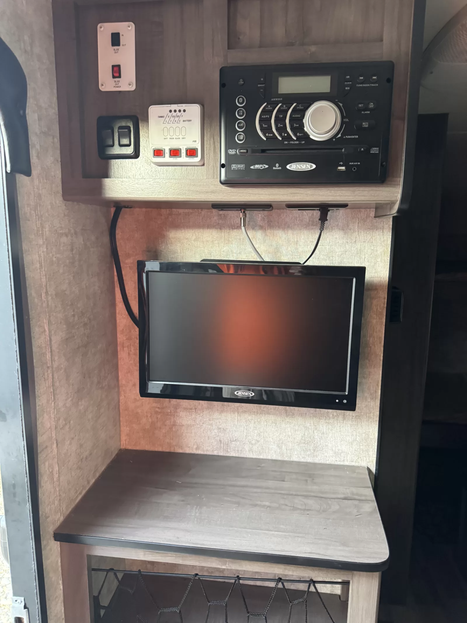 2017 Winnebago Minnie Drop 170K travel trailer model showcase available at Bell Camper Sales in Bartlesville, Oklahoma