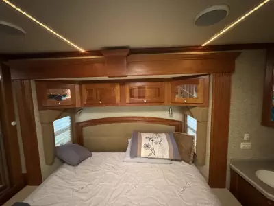 Used 2008 Dutch Star Spartan m-4320 425 hp — photo 26