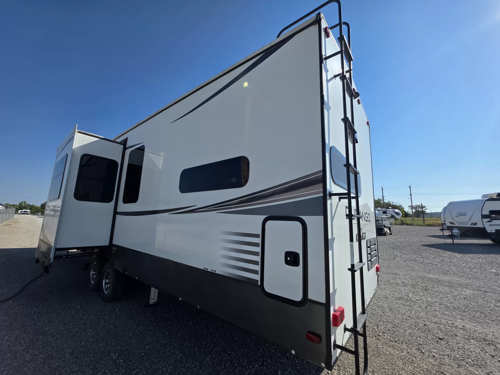 2021 KZ Durango Gold 391RKQ fifth wheel interior available at Bell Camper Sales in Bartlesville, Oklahoma