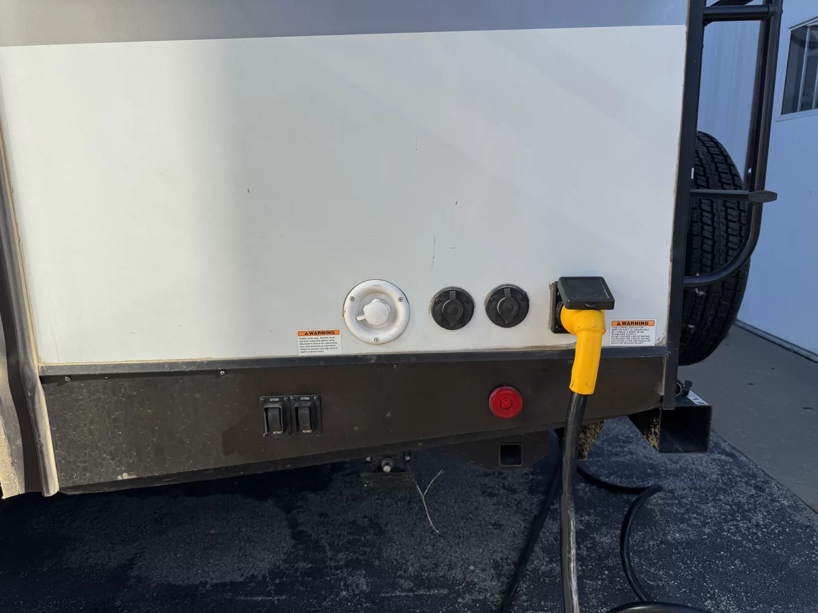 2022 Winnebago Minnie 2327TB travel trailer side profile at Bell Camper Sales in Bartlesville, Oklahoma