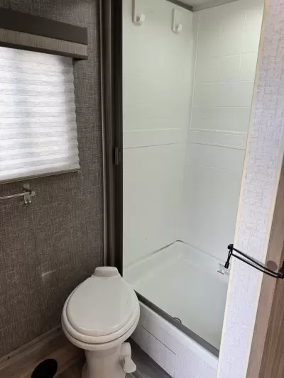 Used 2022 Winnebago Micro Minnie 2327TB — photo 20