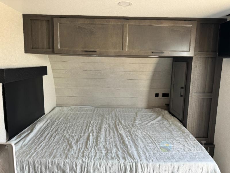 New 2026 Venture RV SportTrek Stinger STS222VUD