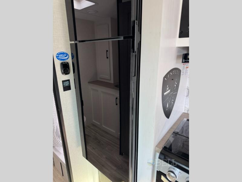 New 2026 Venture RV SportTrek Stinger STS192VRB