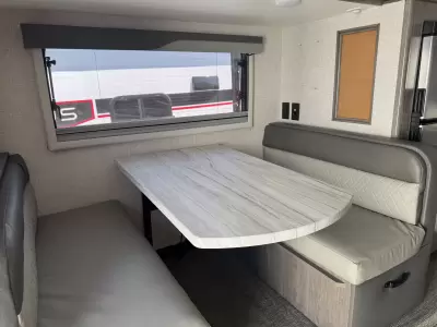 Used 2025 Lance 975 — photo 15