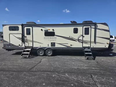 Used 2022 Forest River RV Rockwood Ultra Lite 2911BS — photo 3