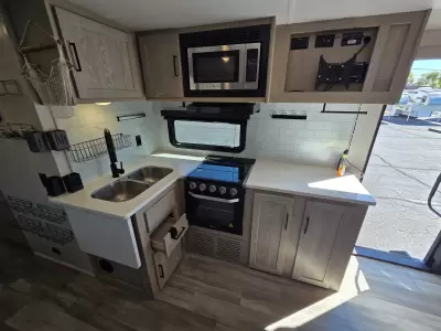Used 2022 Forest River RV Rockwood Ultra Lite 2911BS — photo 19