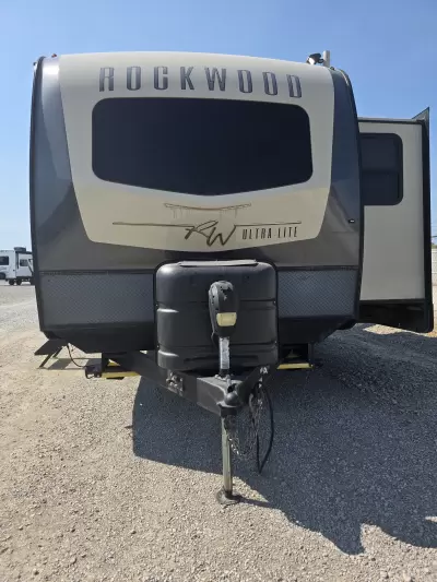 Used 2022 ROCKWOOD Ultra Lite 2608BS — photo 4