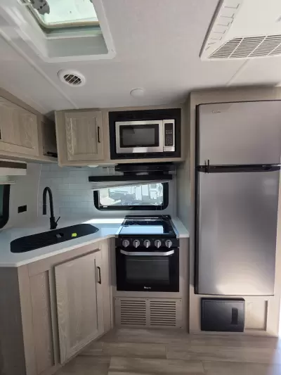 Used 2022 ROCKWOOD Ultra Lite 2608BS — photo 15