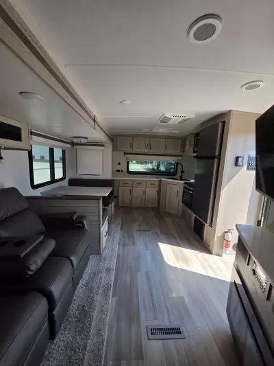 Used 2022 ROCKWOOD Ultra Lite 2608BS — photo 17