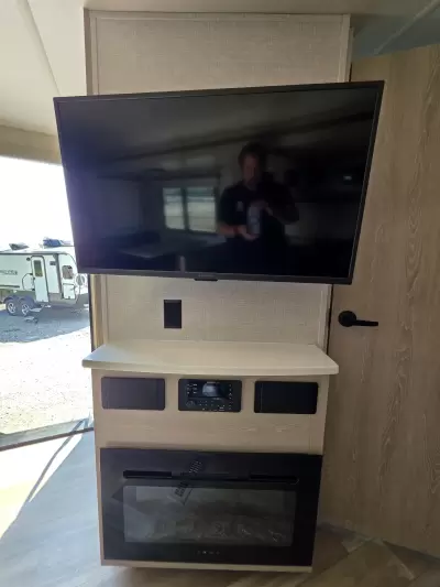Used 2022 ROCKWOOD Ultra Lite 2608BS — photo 19