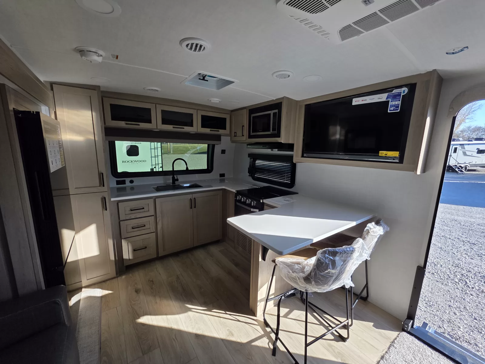 2027 Rockwood Mini Lite 2523MBR travel trailer amenities at Bell Camper Sales in Bartlesville, Oklahoma