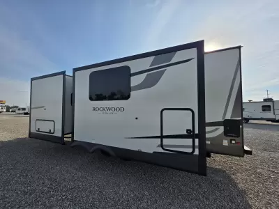 New 2027 Forest River RV Rockwood Ultra Lite 2711RK — photo 6