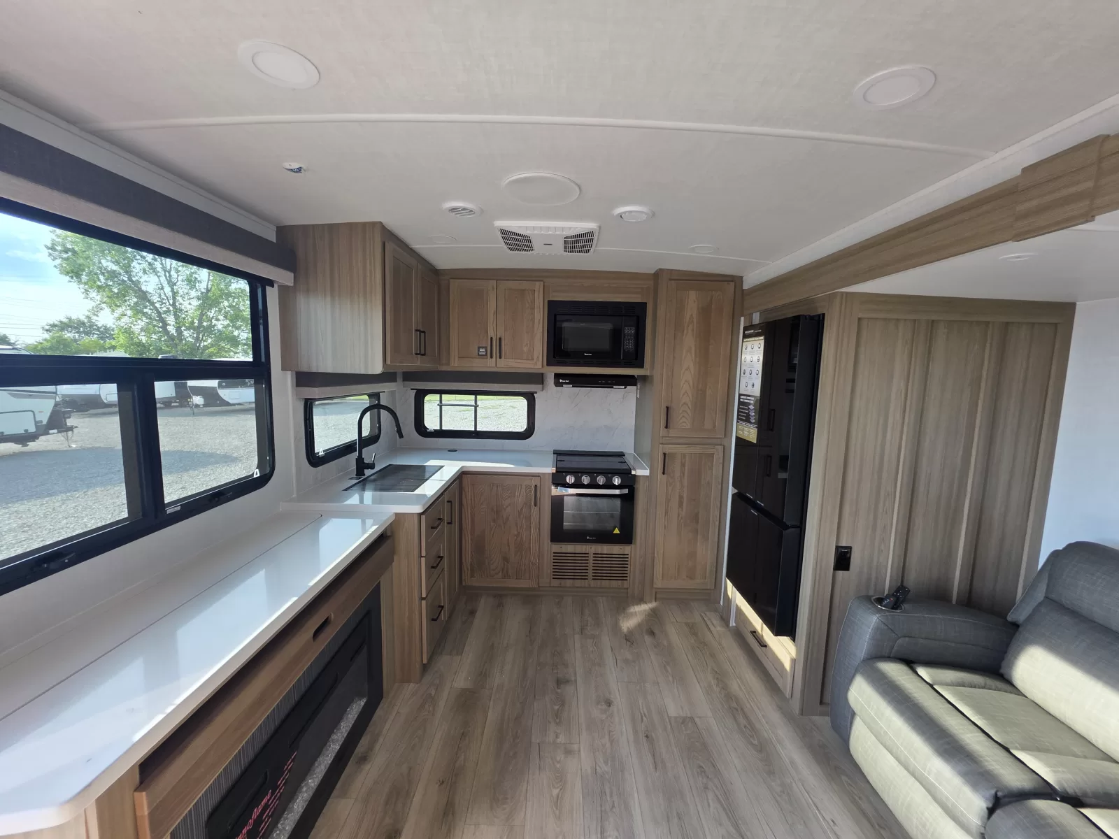 2027 Forest River Rockwood Ultra Lite 2711RK travel trailer amenities view available at Bell Camper Sales in Bartlesville, Oklahoma