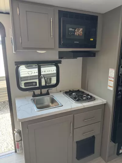 New 2027 Keystone RV Hideout Mini 199BHS — photo 10