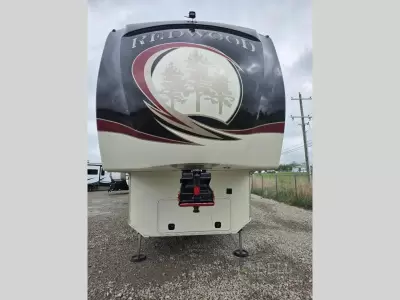 Used 2017 Redwood RV Redwood 3901MB — photo 2