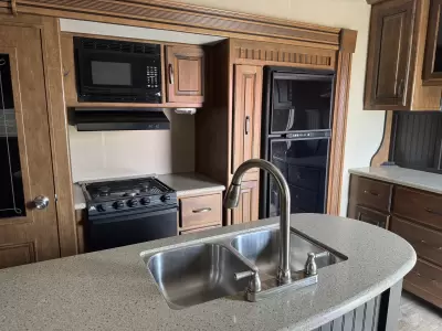Used 2015 Grand Design Reflection 337RLS — photo 16