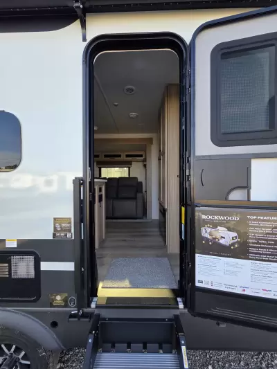 New 2027 ROCKWOOD Mini Lite 2513S — photo 17