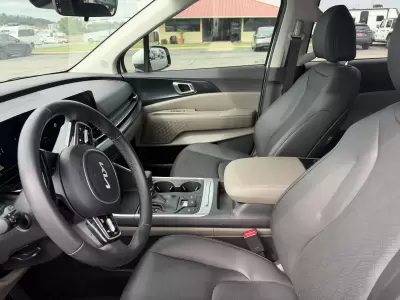 Used 2025 Kia Carnival — photo 6