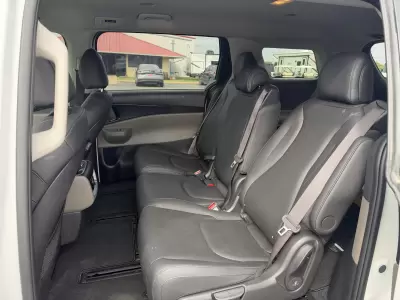 Used 2025 Kia Carnival — photo 7