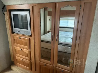 Used 2005 Forest River RV Georgetown 370ts — photo 10