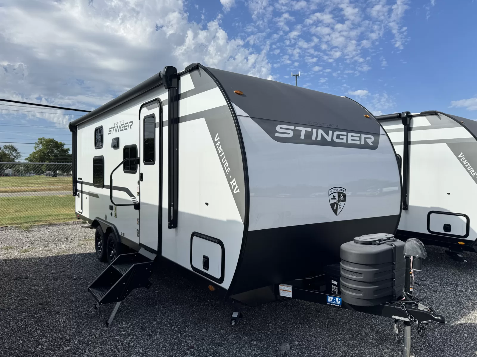 New 2026 Venture RV SportTrek Stinger STS222VUD