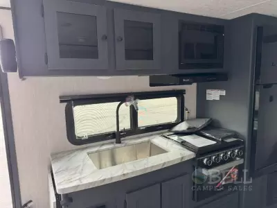 New 2025 Coachmen RV Apex Ultra-Lite 241BHS — photo 8
