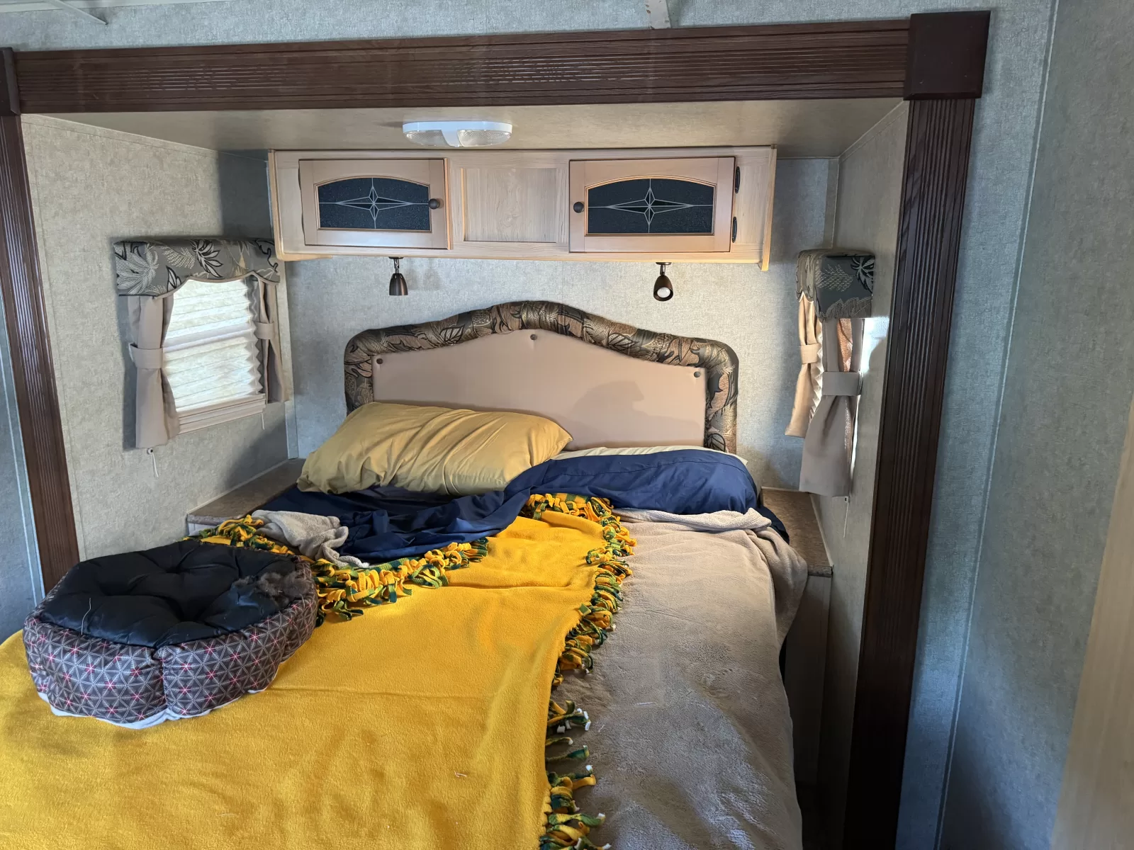 2012 Rockwood Signature Light 8319SS travel trailer interior available at Bell Camper Sales in Bartlesville, Oklahoma