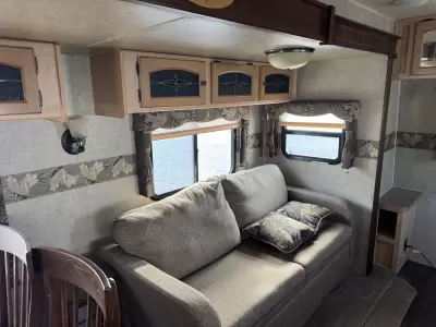 Used 2012 ROCKWOOD Signatue Light 8319SS — photo 11