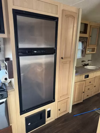 Used 2012 ROCKWOOD Signatue Light 8319SS — photo 13