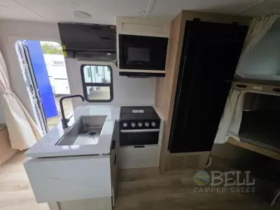 New 2026 Winnebago Thrive 22MBH — photo 22