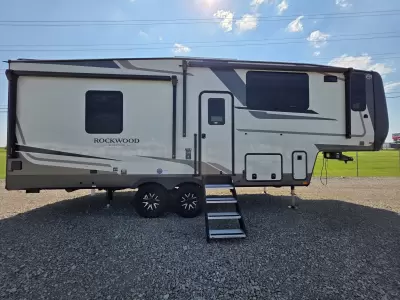New 2027 Forest River RV Rockwood Signature 290SFK — photo 10
