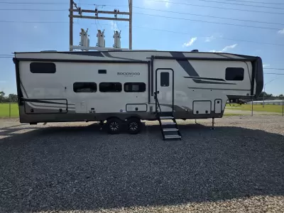 New 2027 Forest River RV Rockwood Signature 374DBH — photo 10
