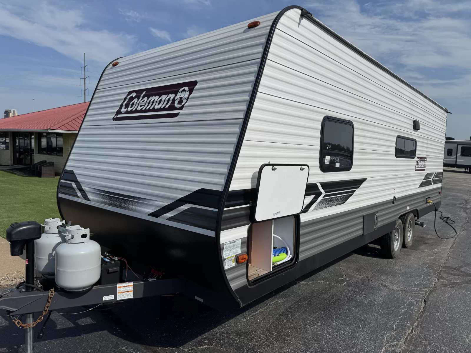 2022 Dutchmen 274BH travel trailer front exterior at Bell Camper Sales in Bartlesville, Oklahoma