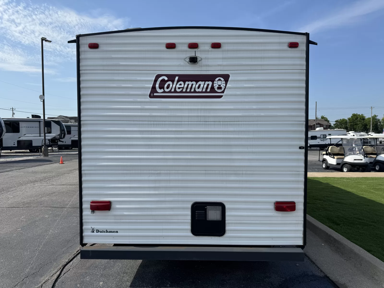 2022 Dutchmen 274BH travel trailer rear exterior at Bell Camper Sales in Bartlesville, Oklahoma
