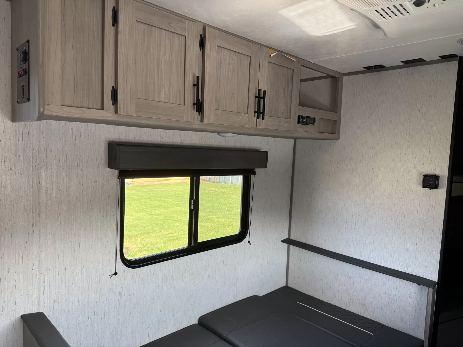 2022 Dutchmen 274BH travel trailer bathroom at Bell Camper Sales in Bartlesville, Oklahoma