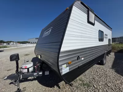 Used 2022 Dutchmen RV Coleman 17B — photo 2