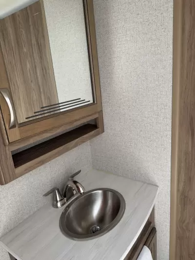 Consignment 2018 Dutchmen RV Atlas 2952RLF — photo 25