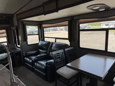 Consignment 2018 Dutchmen RV Atlas 2952RLF — photo 13