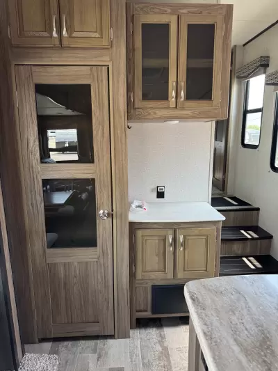Consignment 2018 Dutchmen RV Atlas 2952RLF — photo 16
