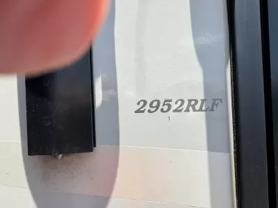 Consignment 2018 Dutchmen RV Atlas 2952RLF — photo 6